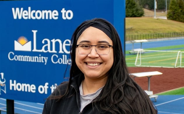 Giselle in front of Lane Community College sign