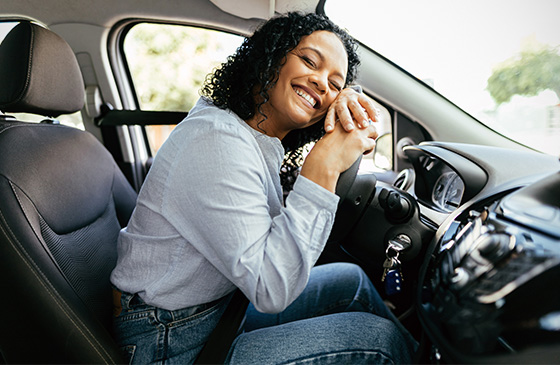 Women sitting in car leased through SELCO Community Credit Union