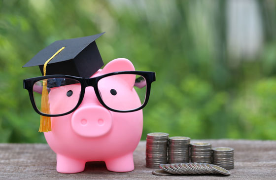 Piggy bank wearing a graduation hat